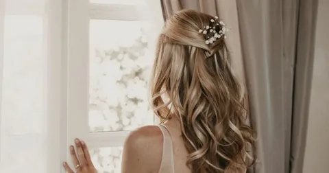 Getting Glam Without Leaving Home: The Rise of Mobile Bridal Hair Stylists in 2025